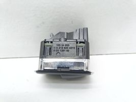 Mercedes-Benz E W212 Tailgate opening switch A2128204510