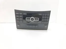 Mercedes-Benz E C207 W207 Unité principale radio / CD / DVD / GPS A2129006513