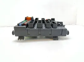 Opel Vectra C Module de fusibles 13205777