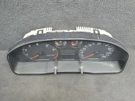 Audi A4 S4 B5 8D Geschwindigkeitsmesser Cockpit 8D0920900K