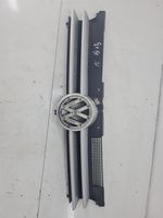 Volkswagen Golf IV Griglia superiore del radiatore paraurti anteriore 