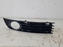 Audi A4 S4 B6 8E 8H Apakšējais režģis (trīsdaļīgs) 8B0807682A