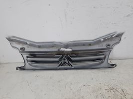 Citroen Berlingo Grotelės viršutinės 9635603977