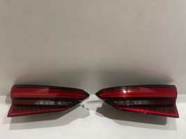 Audi A5 Lampy tylnej klapy bagażnika 8W6945094A