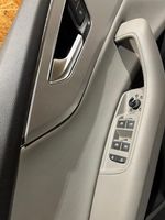 Audi Q8 Cita veida priekšpusē durvju dekoratīvās apdares detaļa 4M8971035BR