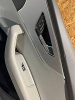 Audi Q8 Cita veida priekšpusē durvju dekoratīvās apdares detaļa 4M8971036B