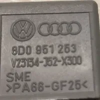 Audi A6 S6 C5 4B Muu rele 8D0951253