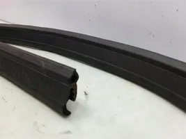 Microcar M.GO Joint de couvercle de coffre de hayon arrière en caoutchouc 