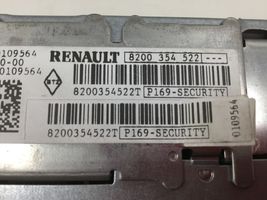 Renault Trafic II (X83) Panel / Radioodtwarzacz CD/DVD/GPS 8200354522