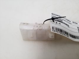 Nissan Note (E11) Support de pare-chocs arrière 852299U000