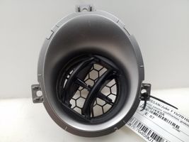 Nissan Juke I F15 Kojelaudan sivutuuletussuuttimen kehys 687601KK0A