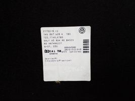 Volkswagen Golf V Tavaratilan sivuverhoilu 1K6867428K