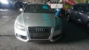 Audi A5 8T 8F Zwrotnica koła przedniego 