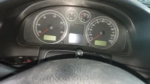 Volkswagen PASSAT Armaturenbrett Cockpit 