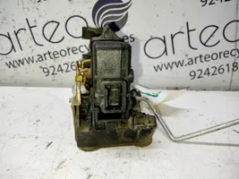 Renault Laguna I Front door lock 7701045753