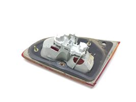 Toyota Avensis T220 Luci posteriori del portellone del bagagliaio 89022026