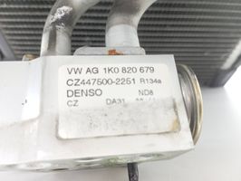 Volkswagen PASSAT B7 Oro kondicionieriaus radiatorius (salone) 1K0820679