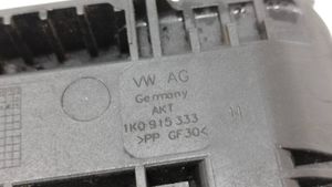 Volkswagen Golf Plus Boîte de batterie 1K0915333