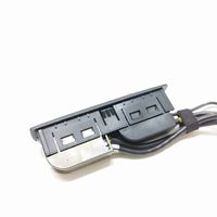 Mercedes-Benz S W222 USB-pistokeliitin A2228200415