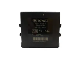 Toyota Avensis T270 Pysäköintitutkan (PCD) ohjainlaite/moduuli 4M0174T2G