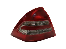 Mercedes-Benz C W203 Lampa tylna 3311