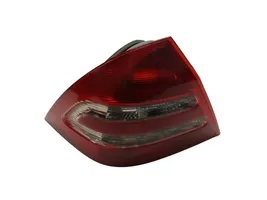 Mercedes-Benz C W203 Lampa tylna 3311