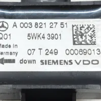 Mercedes-Benz S W221 Czujnik uderzenia Airbag A0038212751