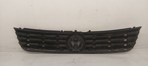 Volkswagen PASSAT B5 Grotelės priekinės 3B0853653D