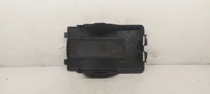 Volkswagen PASSAT B6 Coperchio/tappo della scatola vassoio della batteria 1K0915443A