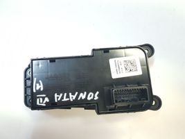 Hyundai Sonata Przycisk / Włącznik hamulca ręcznego 93300C2000IPE