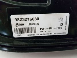 Peugeot 208 Lampa tylna 9823216680