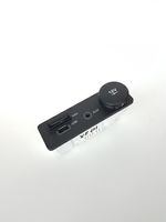 Jaguar XE USB-pistokeliitin FK7219C166BD