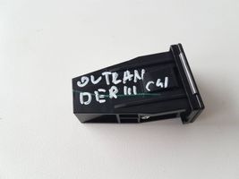 Mitsubishi Outlander USB-pistokeliitin K129021