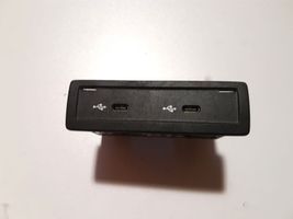 Mercedes-Benz CLA C118 X118 Connecteur/prise USB A2478204002