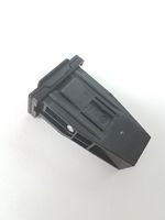 Mitsubishi Outlander Enchufe conector USB 8718A007