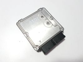 Volkswagen PASSAT B8 Dzinēja vadības bloks 04L907309