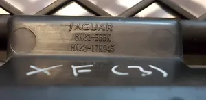 Jaguar XF Etupuskurin alempi jäähdytinsäleikkö 8X2317K945