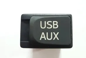 Lexus CT 200H USB jungtis 8619076010