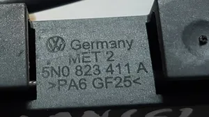 Volkswagen Tiguan Dzinēja pārsega slēdzenes trosīte 5N0823411A