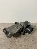 Nissan X-Trail T32 Soporte del alternador 117105124R