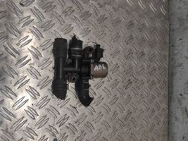 Audi A4 S4 B6 8E 8H Pompe de circulation d'eau, chauffage auxiliaire Webasto 