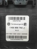 Volkswagen Tiguan Moteur de lève-vitre de porte avant 1K0959792J