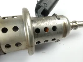 Peugeot 3008 II Injecteur de carburant 9813930180