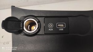 Hyundai i20 (GB IB) Gniazdo / Złącze USB H84621C8005