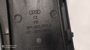 Audi A3 S3 A3 Sportback 8P Panelės apdailos skydas (apatinis) 8PI863075A