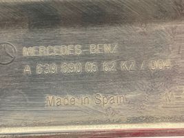Mercedes-Benz Vito Viano W639 Listwa drzwi przednich A6396900562KZ