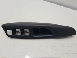 Hyundai Santa Fe Rivestimento pulsantiera finestrino della portiera anteriore 823502W000