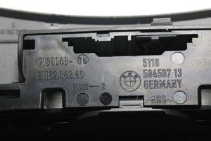 BMW 3 E90 E91 Inne części wnętrza samochodu 7139048