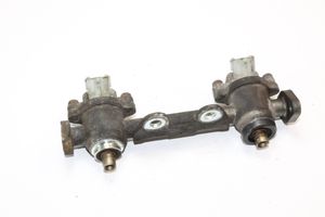 Subaru Impreza I Kraftstoffverteiler Einspritzleiste Verteilerrohr 17523AA360