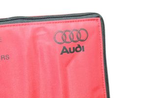 Audi A5 8T 8F Vaistinėlė 8K0860282
